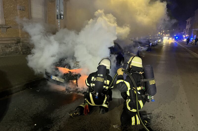 Pkw gerät am frühen Abend in Bad Kreuznach in Brand